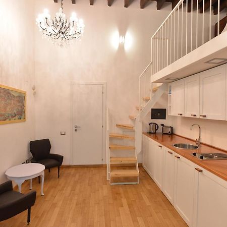 Izzhome City Center Cozy Кальярі Екстер'єр фото