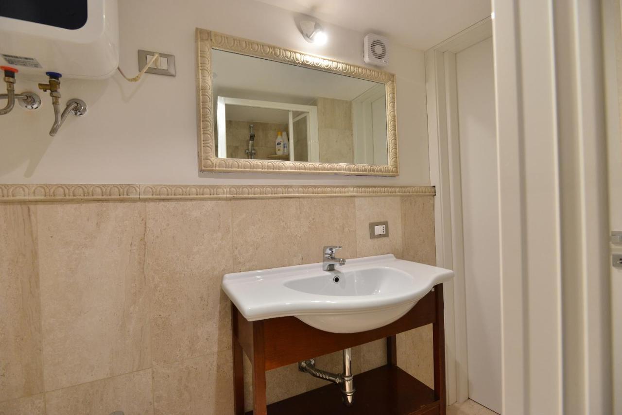 Izzhome City Center Cozy Кальярі Екстер'єр фото