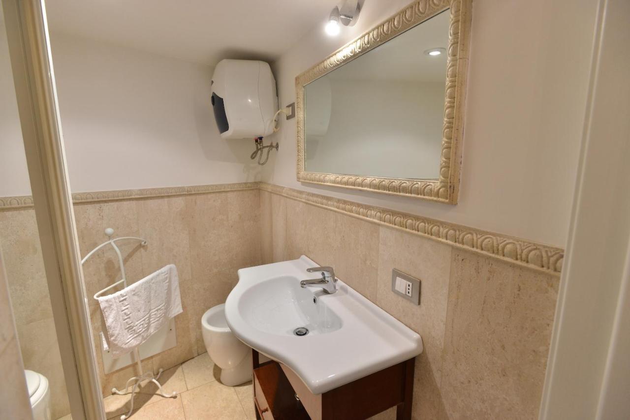 Izzhome City Center Cozy Кальярі Екстер'єр фото