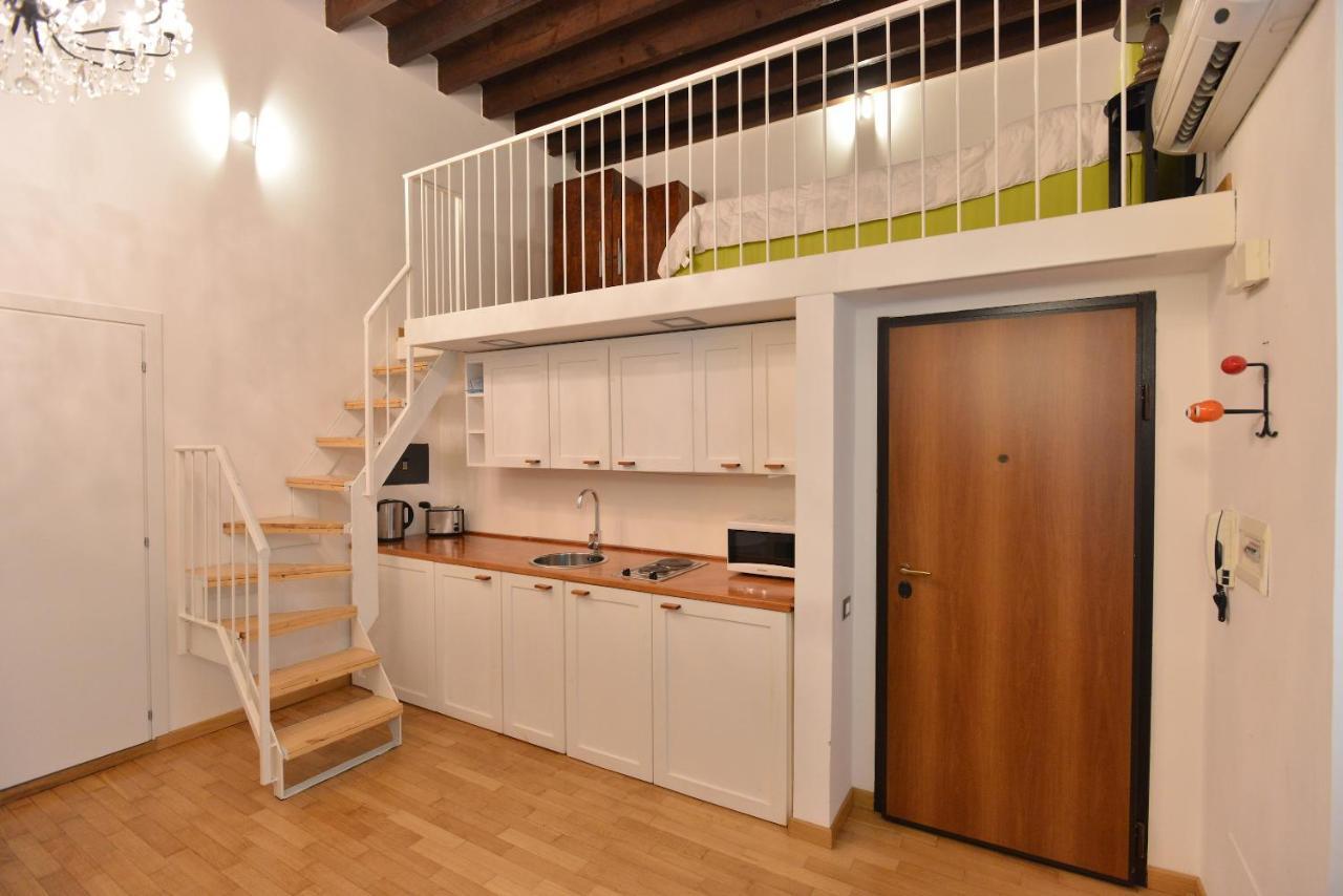 Izzhome City Center Cozy Кальярі Екстер'єр фото
